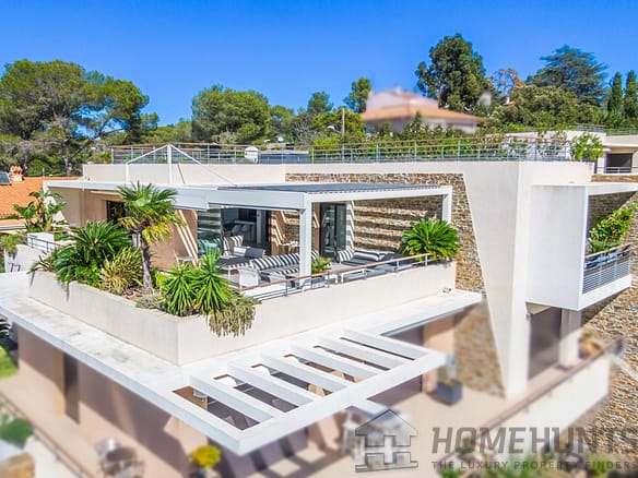 3 Bedroom Apartment in St Raphael 36