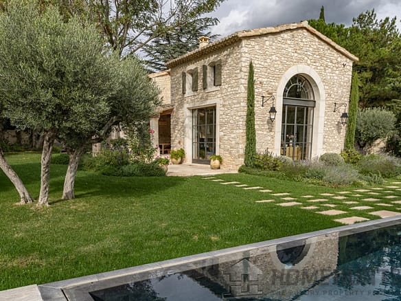 9 Bedroom Villa/House in Maussane Les Alpilles 12