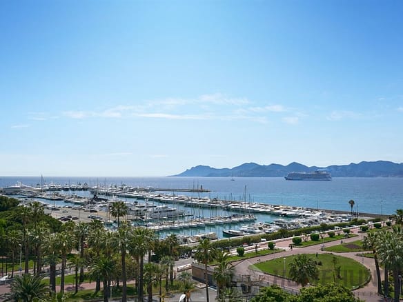 4 Bedroom Apartment in Cannes 22