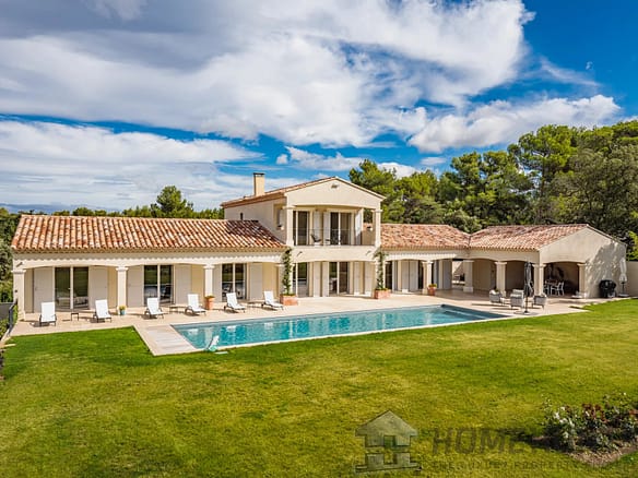 4 Bedroom Villa/House in Menerbes 3