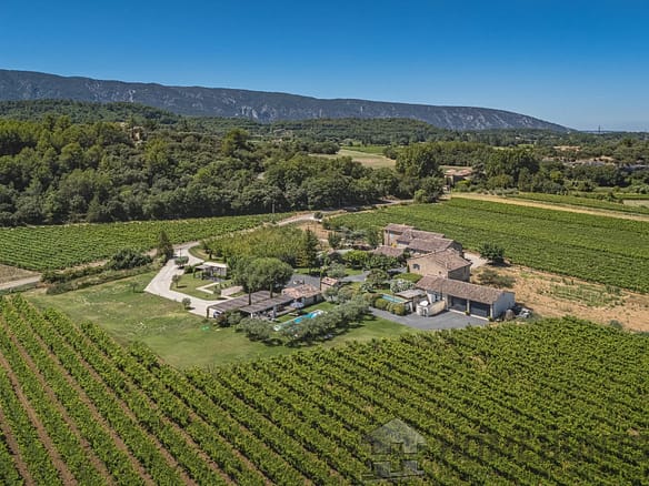 7 Bedroom Villa/House in Menerbes 2
