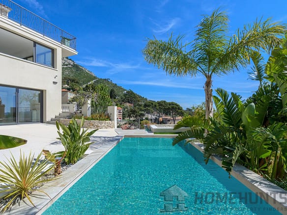 4 Bedroom Villa/House in Toulon 5