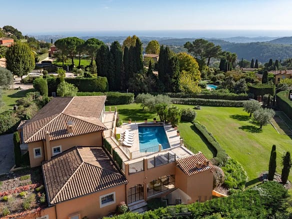 6 Bedroom Villa/House in Vence 22