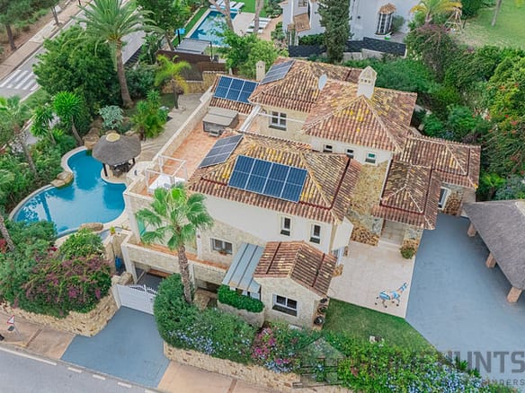 5 Bedroom Villa/House in Elviria 24