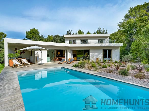 6 Bedroom Villa/House in Aix En Provence 2