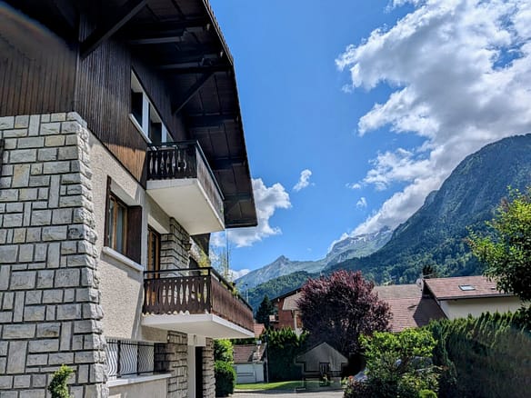 7 Bedroom Villa/House in Thones 2