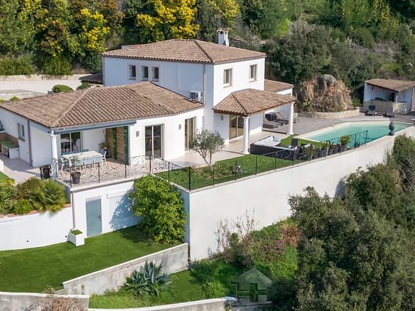 4 Bedroom Villa/House in Pegomas 24
