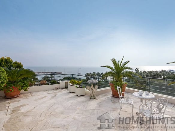 3 Bedroom Apartment in Cannes 34