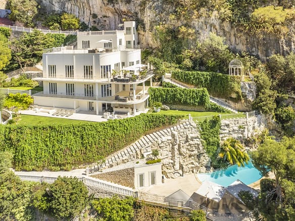 7 Bedroom Villa/House in Cap D Ail 26