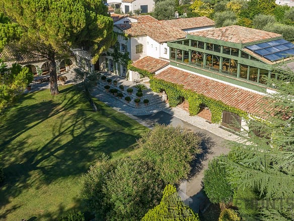 13 Bedroom Villa/House in Grasse 22
