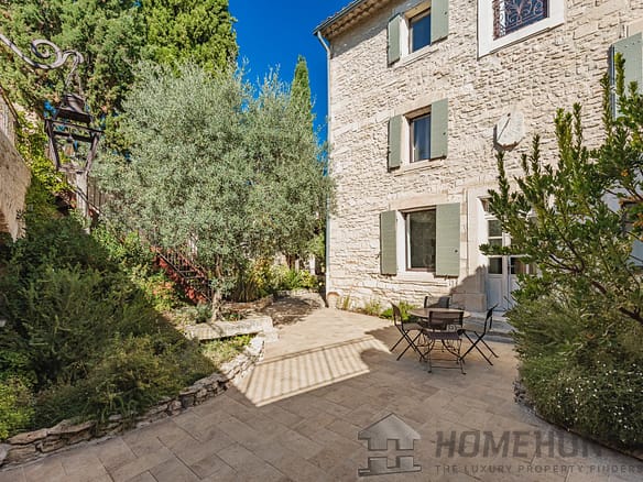 6 Bedroom Villa/House in Gordes 9