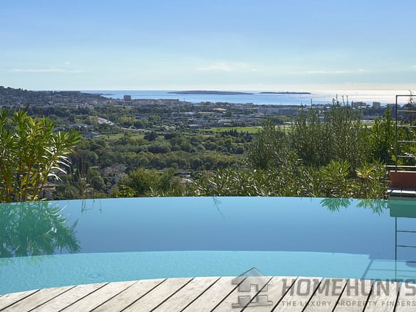 5 Bedroom Villa/House in Mandelieu La Napoule 2