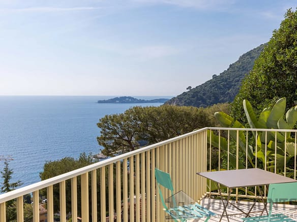 4 Bedroom Villa/House in Eze 9