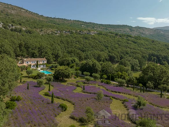6 Bedroom Villa/House in St Vallier De Thiey 10
