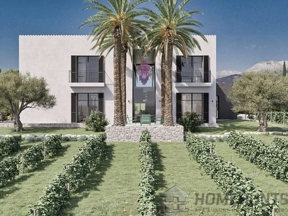 Land in Moscari 8