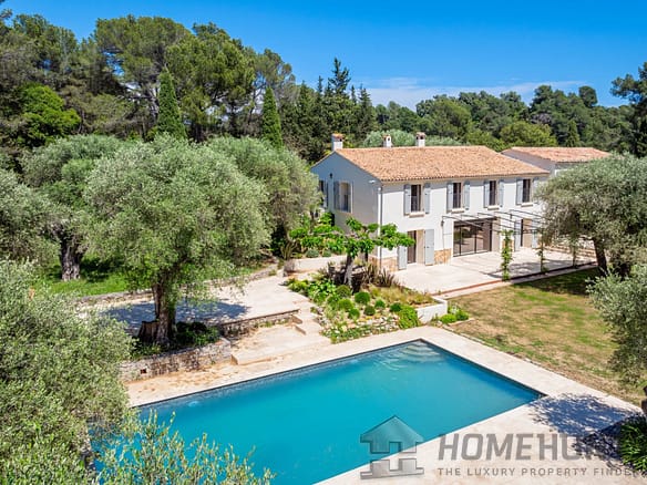 5 Bedroom Villa/House in Mougins 14