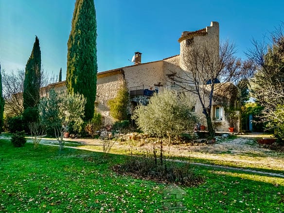 9 Bedroom Villa/House in St Laurent Du Verdon 6