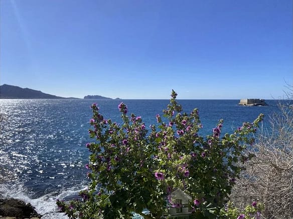 3 Bedroom Apartment in Marseille 10