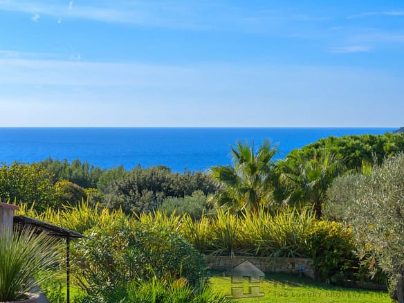 5 Bedroom Villa/House in Cassis 26