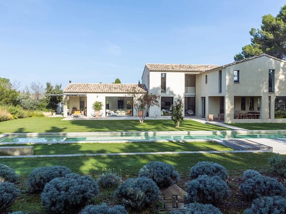 4 Bedroom Villa/House in Eygalieres 22