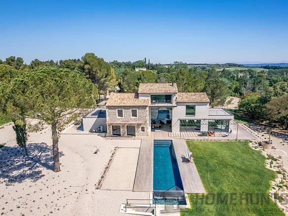 7 Bedroom Villa/House in Noves 36