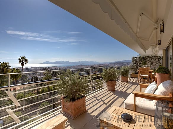 2 Bedroom Apartment in Cannes 36