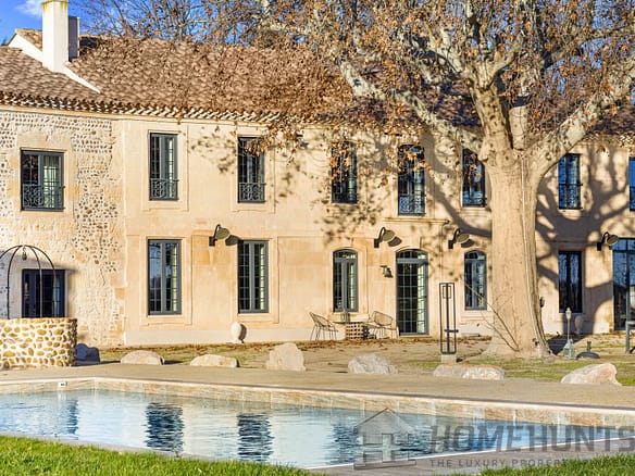 6 Bedroom Villa/House in Raphele Les Arles 28