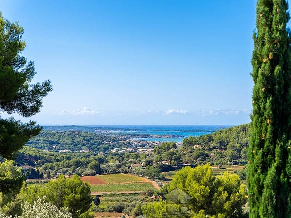 Villa/House For Sale in Ollioules 24