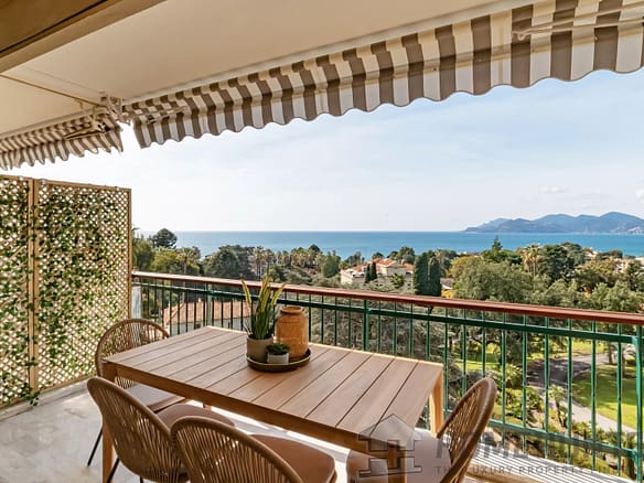 2 Bedroom Apartment in Cannes 12