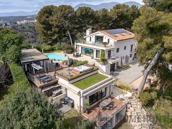 7 Bedroom Villa/House in St Paul 7