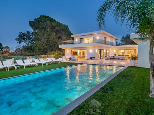 6 Bedroom Villa/House in Le Cannet 10