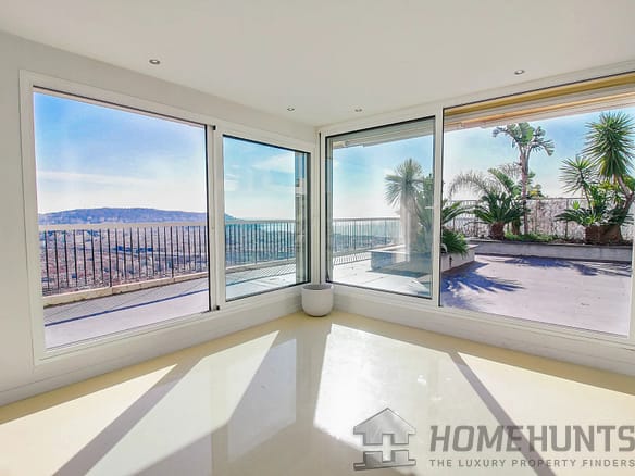 2 Bedroom Apartment in Nice - City 9