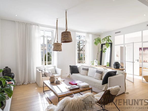 4 Bedroom Apartment in Cannes 32