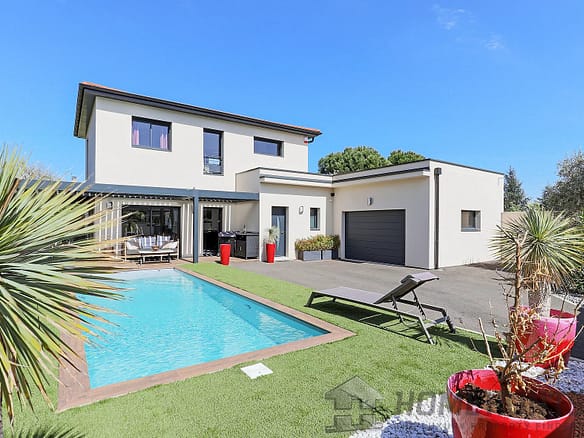 4 Bedroom Villa/House in Saint Cyr Au Mont-d Or 2