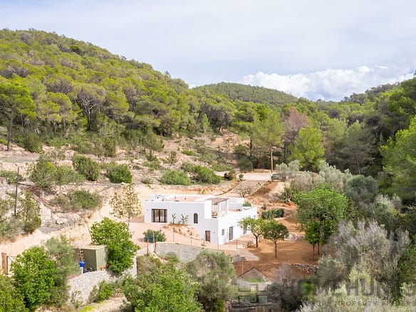 4 Bedroom Villa/House in Santa Eularia Des Riu 5