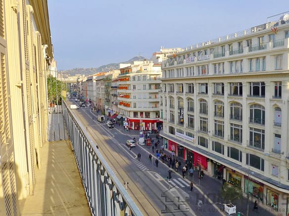 4 Bedroom Apartment in Nice - City 7
