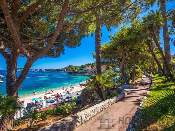 1 Bedroom Apartment in Beaulieu Sur Mer 3