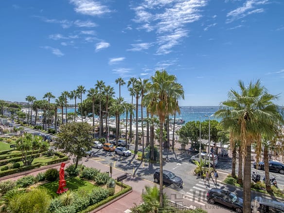 2 Bedroom Apartment in Cannes 34