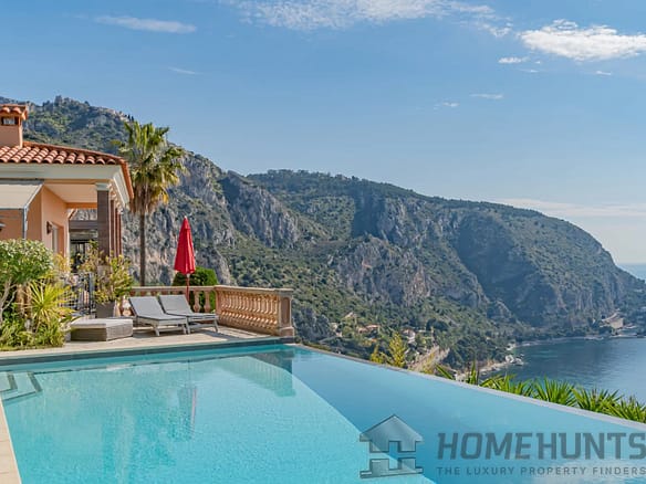4 Bedroom Villa/House in Eze 3