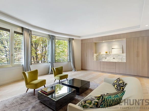 2 Bedroom Apartment in Paris 8th (Golden Triangle - Parc Monceau) 22