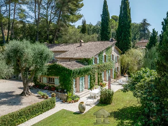 5 Bedroom Villa/House in Mougins 3