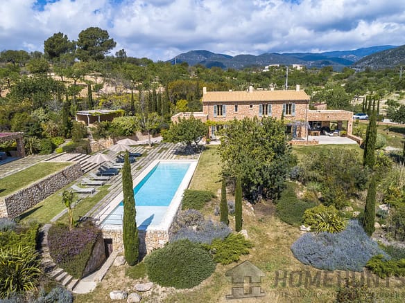 5 Bedroom Villa/House in Santa Maria 16