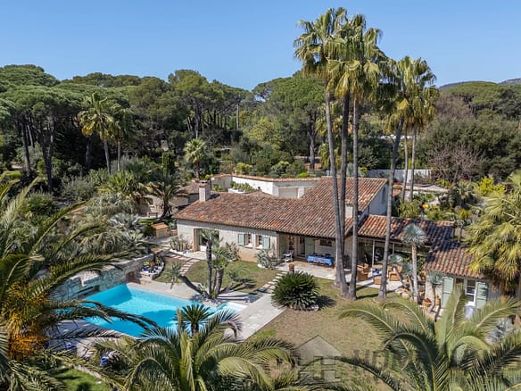 5 Bedroom Villa/House in St Raphael 8