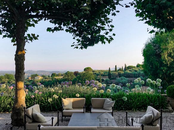 5 Bedroom Villa/House in Chateauneuf Grasse 16