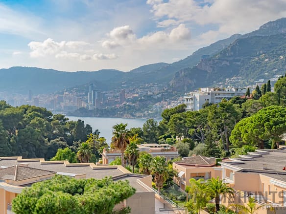 2 Bedroom Apartment in Roquebrune Cap Martin 3