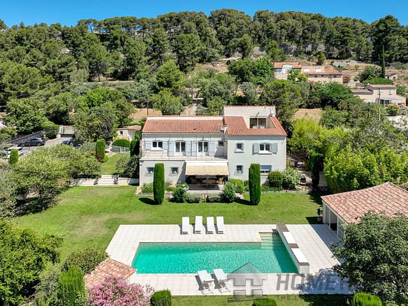 6 Bedroom Villa/House in St Victoret 26