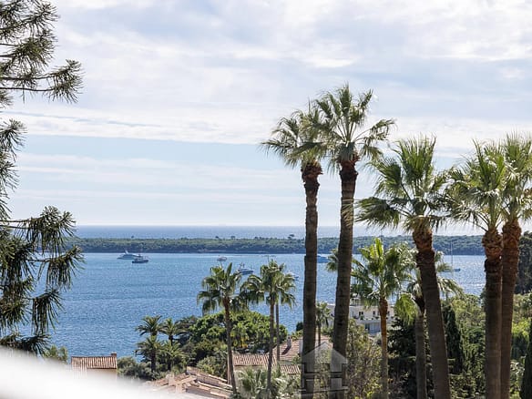 3 Bedroom Apartment in Cannes 26