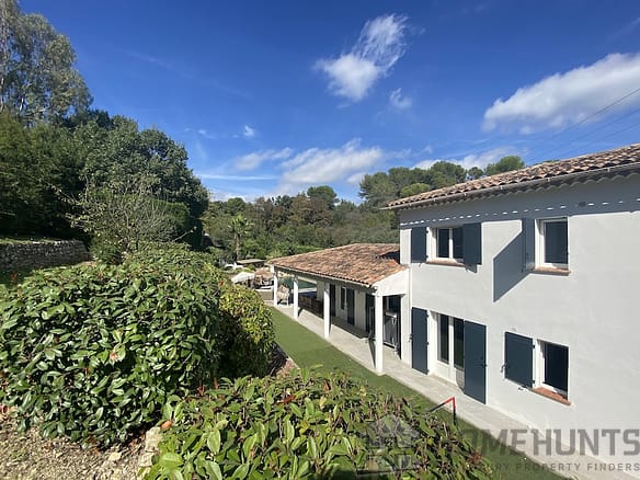 5 Bedroom Villa/House in Chateauneuf Grasse 28