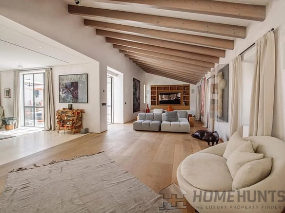 5 Bedroom Villa/House in Palma 6