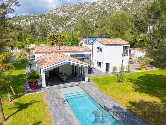 4 Bedroom Villa/House in Gemenos 22